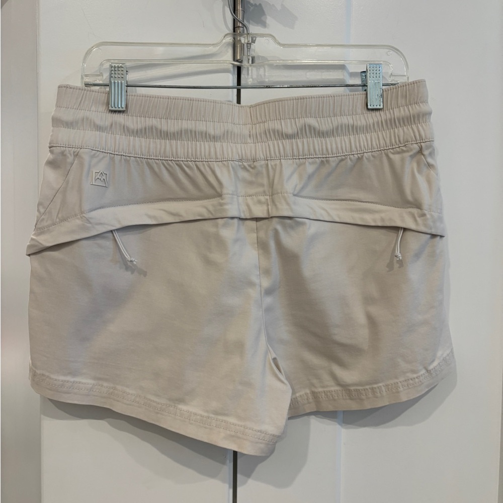 Avalanche Women's Shorts. Size M - Picture 4 of 8